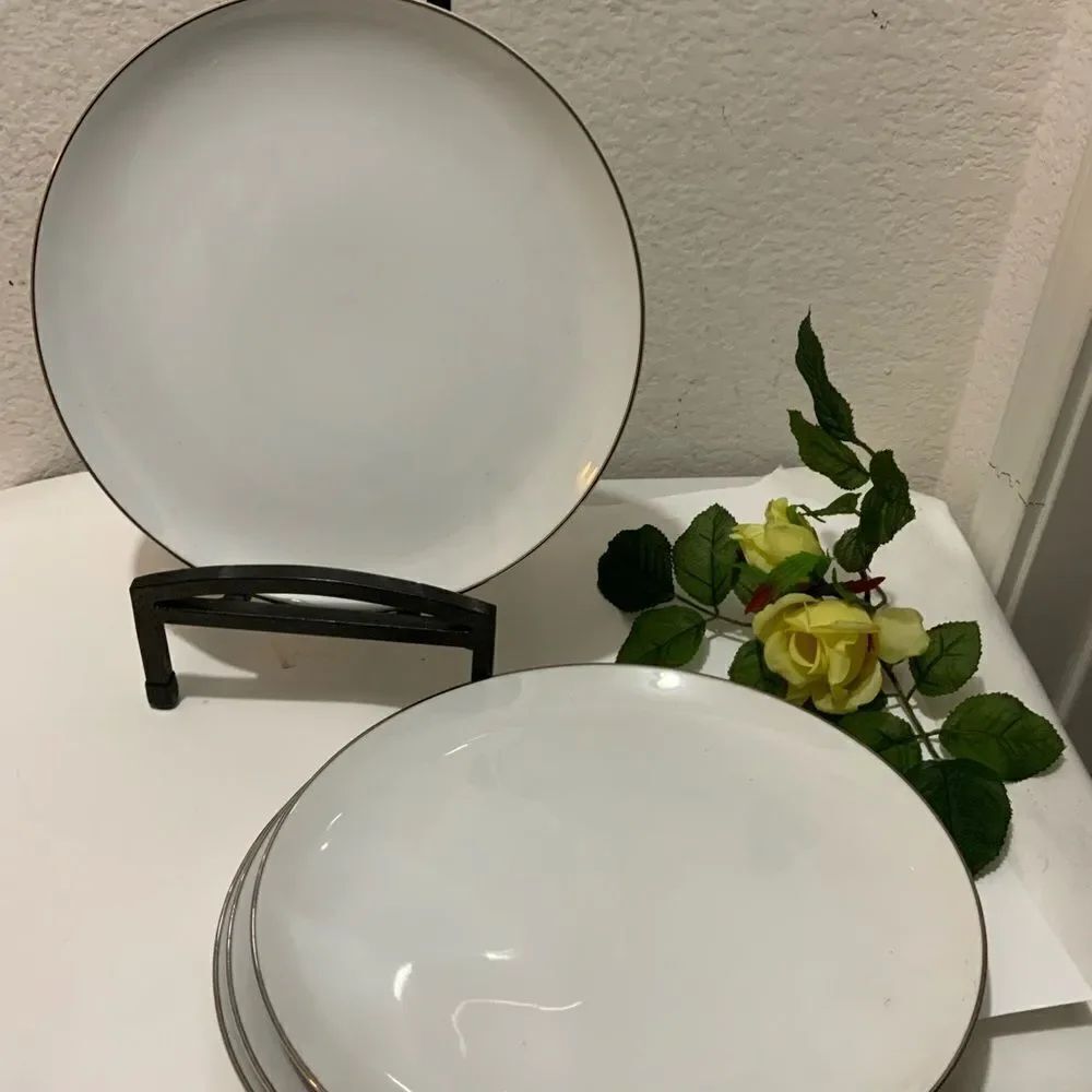 4 Dinner Plates Silver Snow by Sango White with Platinum Trim